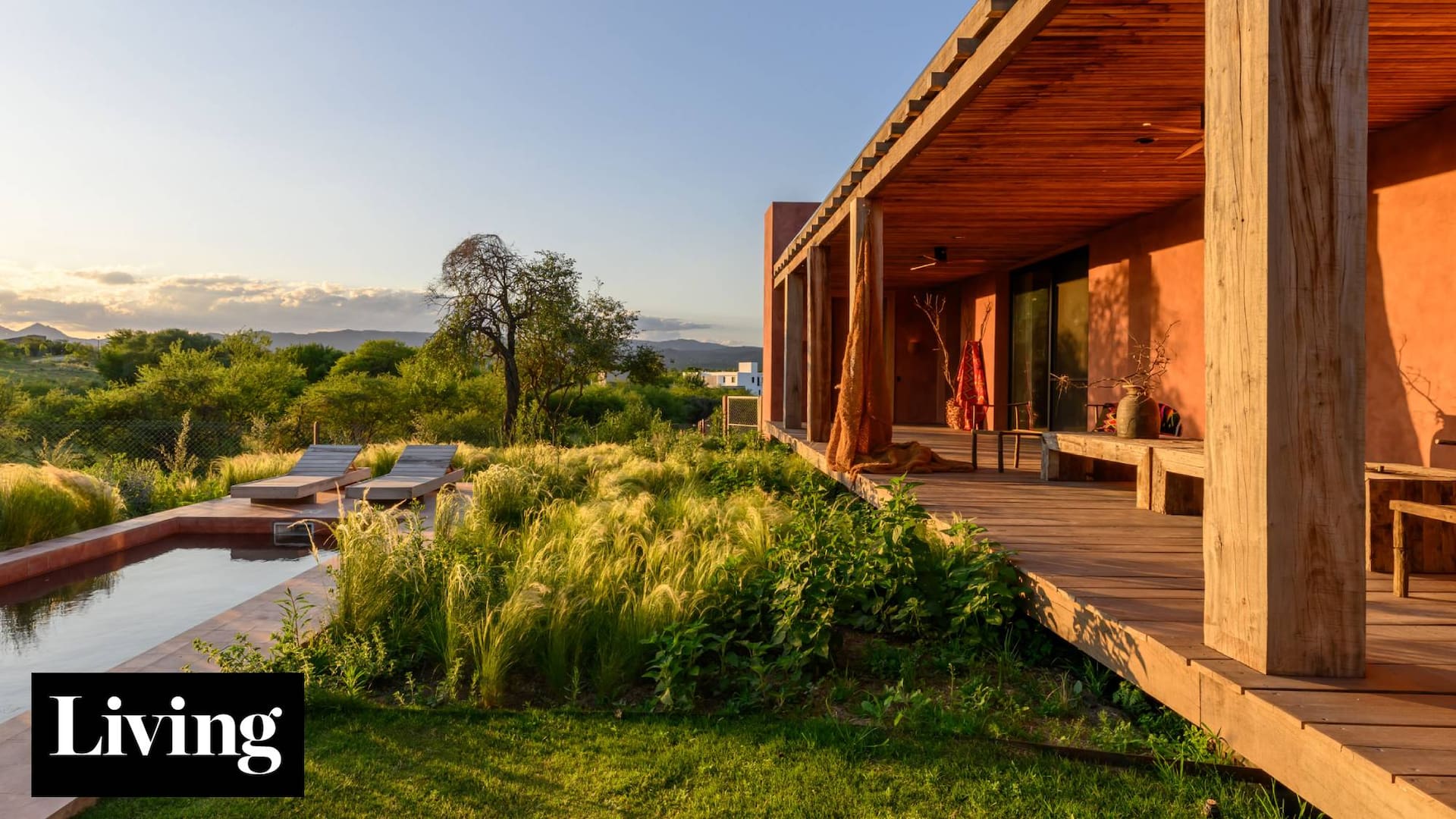 Frente a las sierras: un arquitecto cordobés diseñó su casa a la medida de la montaña