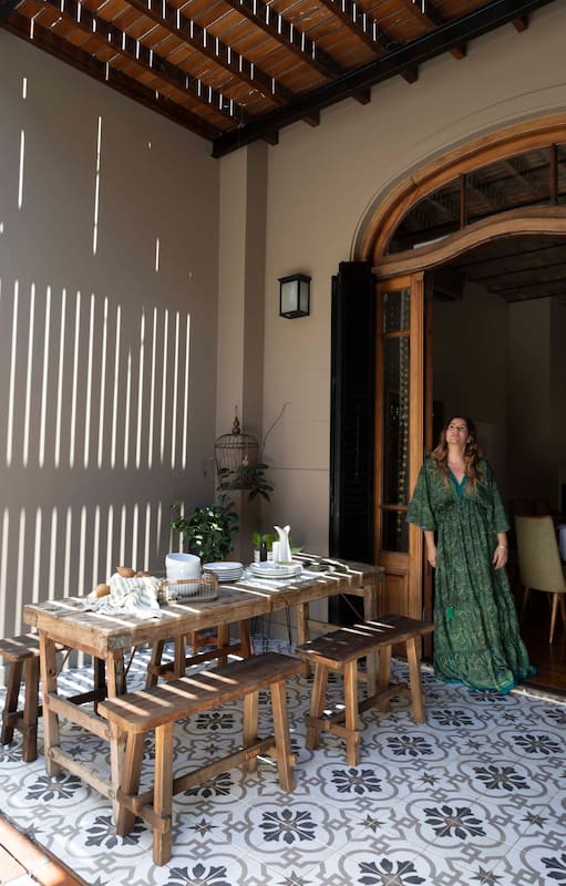 Reforma calculada e interiorismo a nuevo en la casa de época de una emprendedora deco