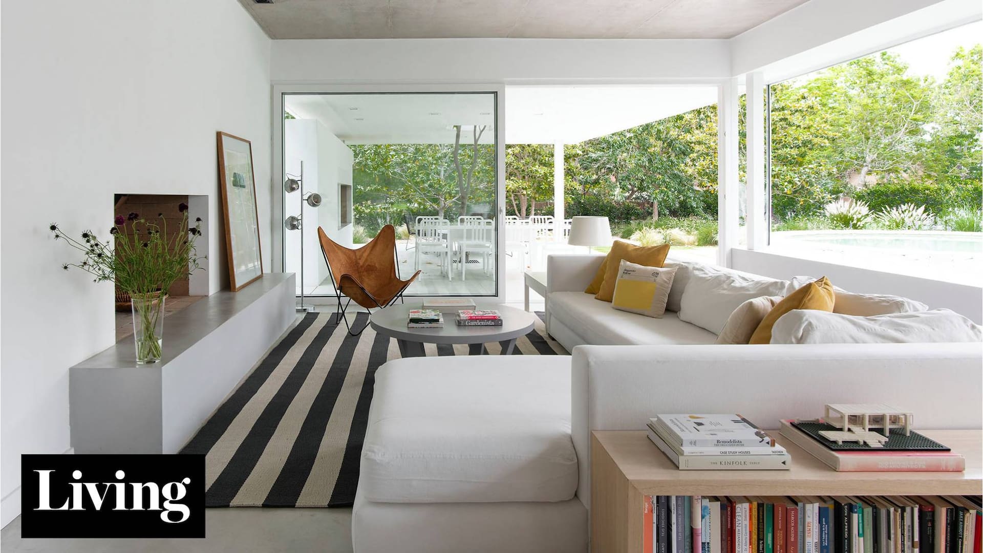 Un terreno regado de magnolias fue el punto de partida de esta casa familiar