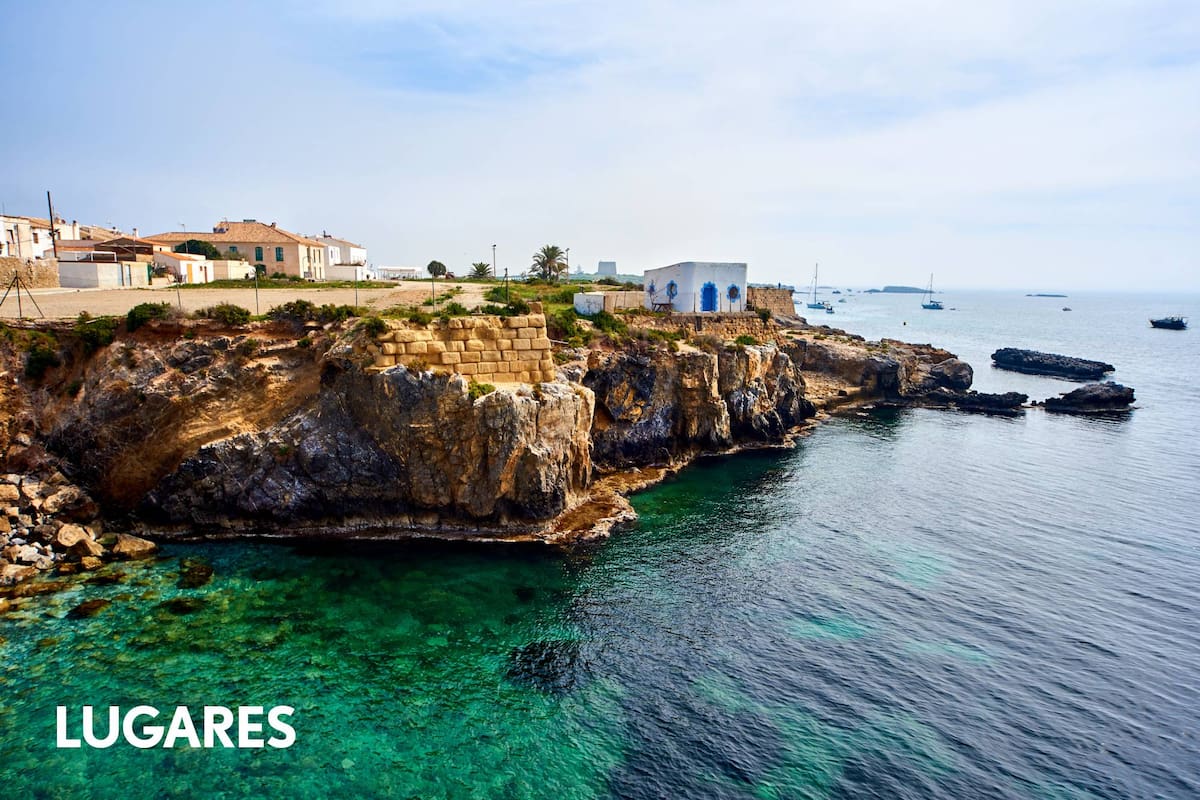 La diminuta isla de apenas 100 habitantes es un imán para turistas con sus playas y hoteles de encanto.