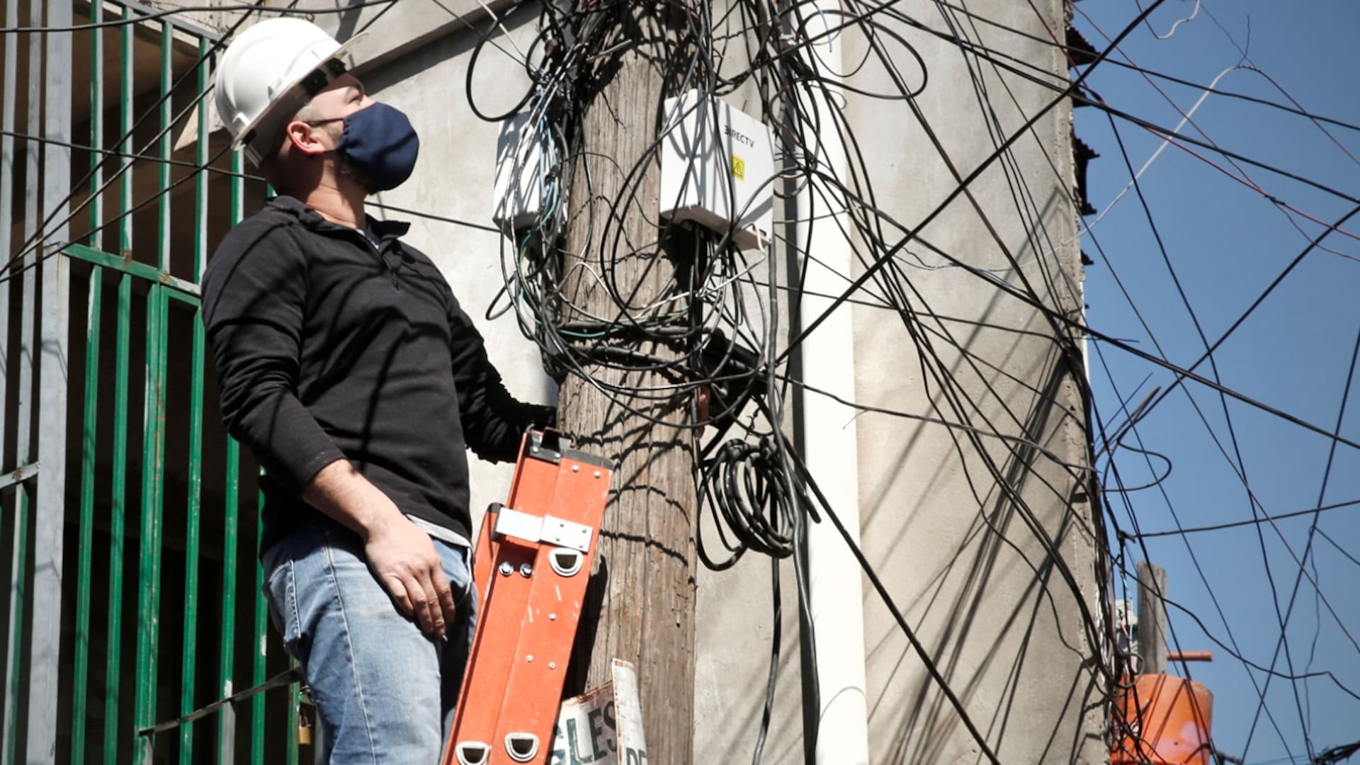 El chico del wifi. Logró que 200 familias de la villa 21-24 tengan Internet