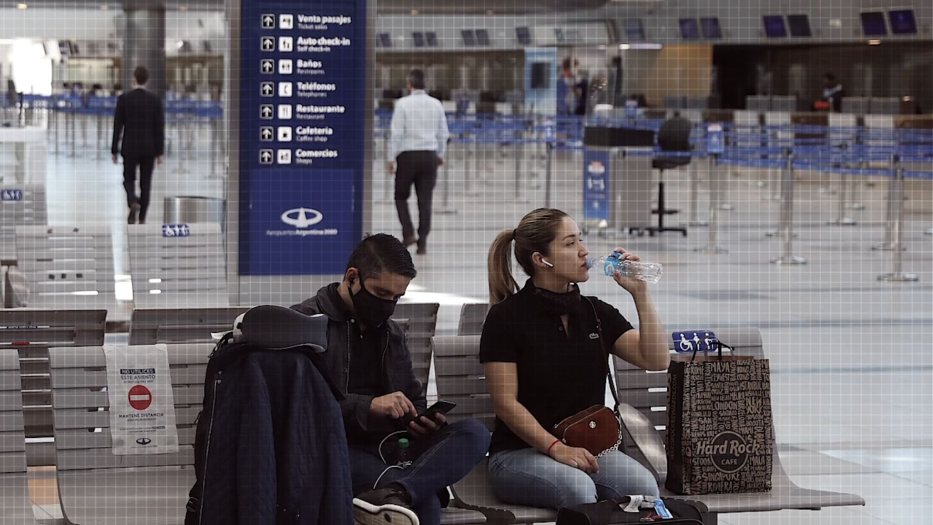 La nueva Ezeiza. Chequeos de temperatura y comida embolsada, así es volar hoy
