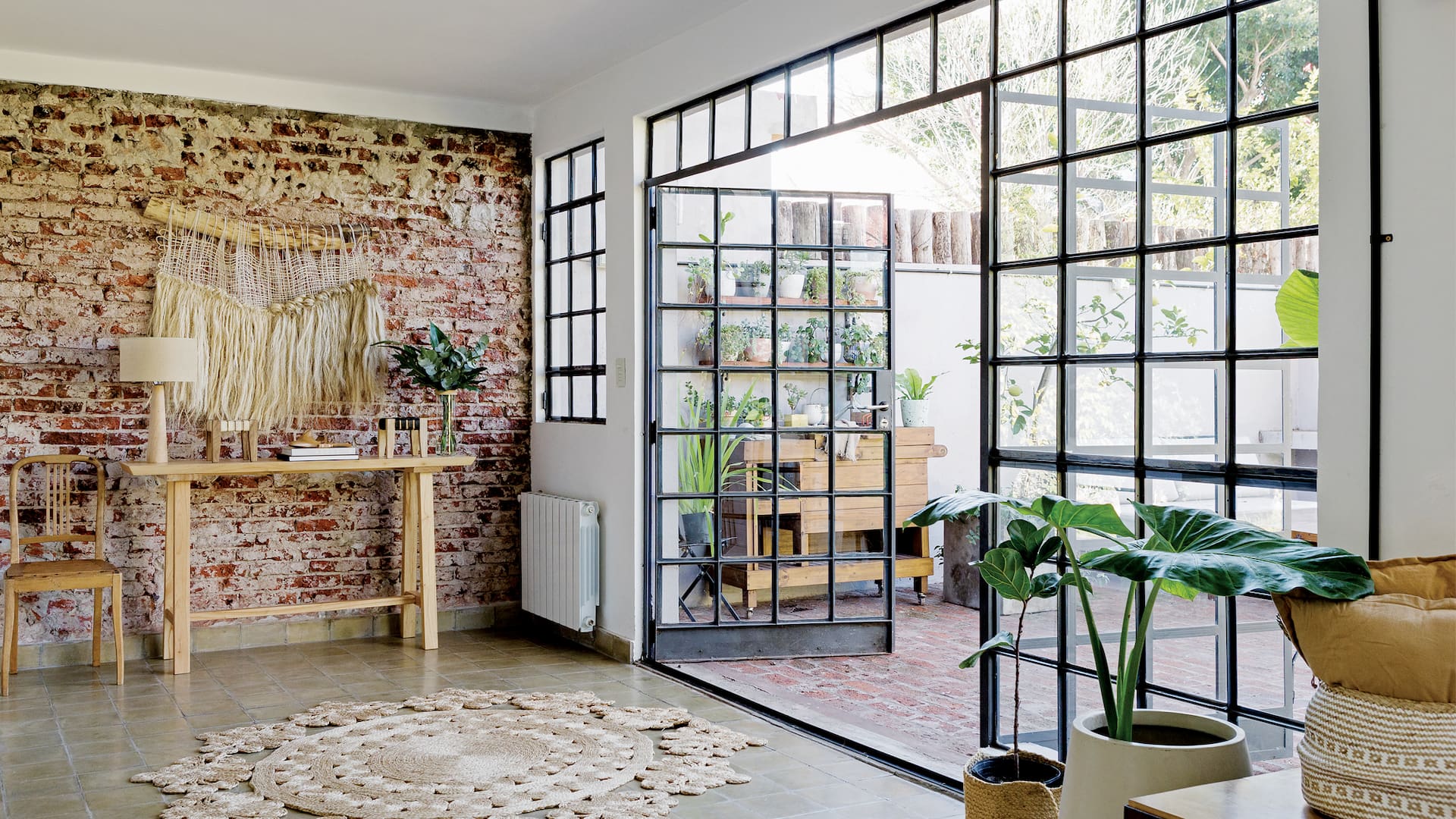 Más luz y sol: En San Isidro, una antigua casa chorizo se reformó para mirar al verde
