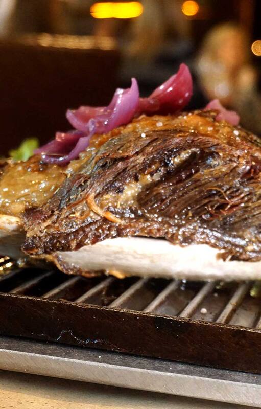 Tres platos cocinados con el secreto para obtener carnes más tiernas y sabrosas