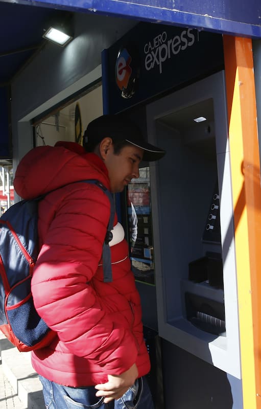 Ya funciona el primer cajero automático en la Villa 31