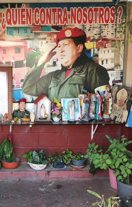 El culto a "San Hugo Chávez" que suma cada vez más devotos