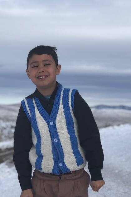 Ser pobre en la Patagonia: Nasael tuvo su primera ducha caliente a los 7 años