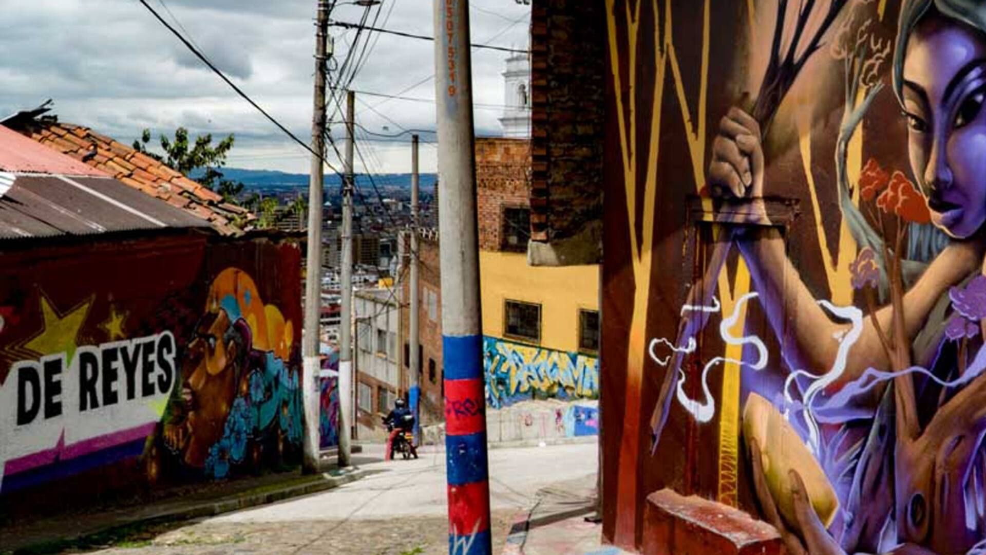 De pandilleros a guías: cómo el turismo cambió un barrio de Bogotá