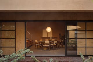 Así es un refugio de piedra a orillas del río Celio, en México, diseñado para vivir a ritmo lento