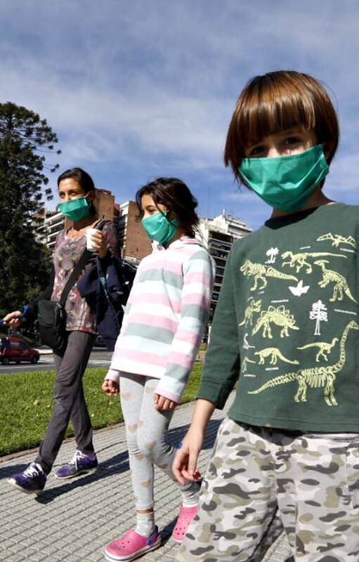 Coronavirus en la Argentina. "Estamos felices": así se vive la primera salida de los chicos en la Ciudad tras dos meses