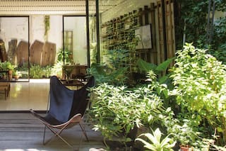 Caballito. Entre un jardín y un patio, una cálida casa de ambientes unificados