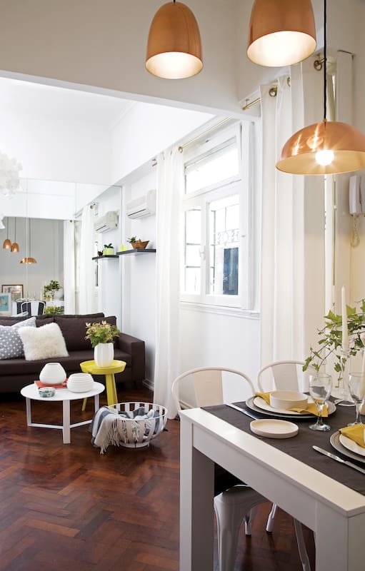 Ideas para copiar: Con decoración y color, se actualizó un monoambiente de época sin hacer obra