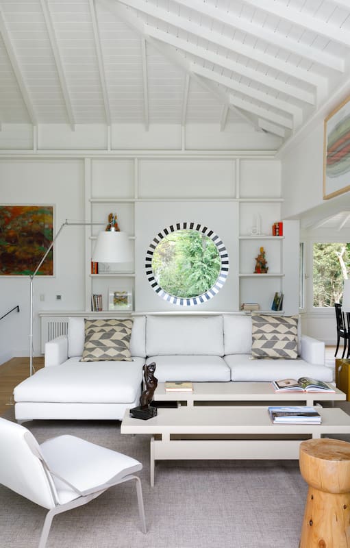 Mirá esta casa súper creativa, reformada con mil ideas para potenciar la luz