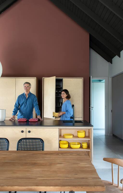 Más diseño y menos deco: en una casa de Manantiales, un concepto claro logra un resultado súper elegante