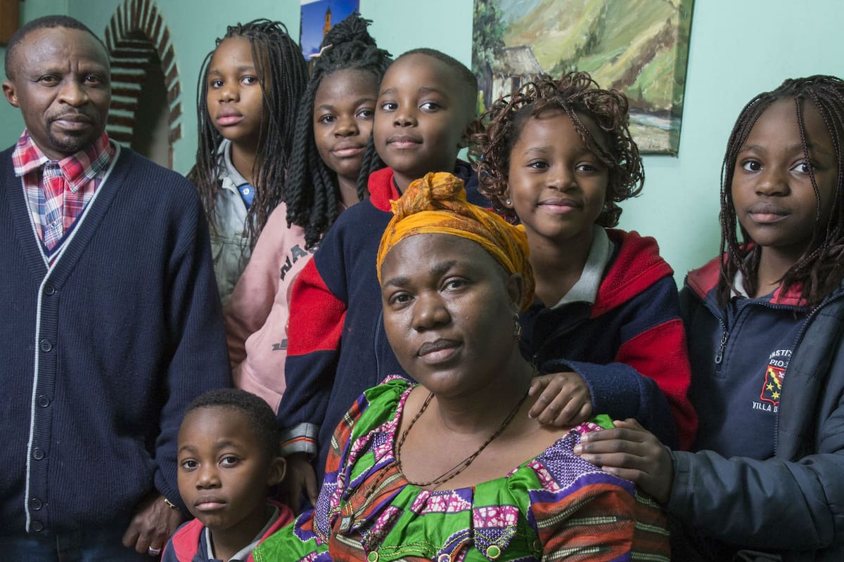 Martine Kyakimwa escapó de Congo y ahora vive en Martín Coronado con su marido y sus 10 hijos