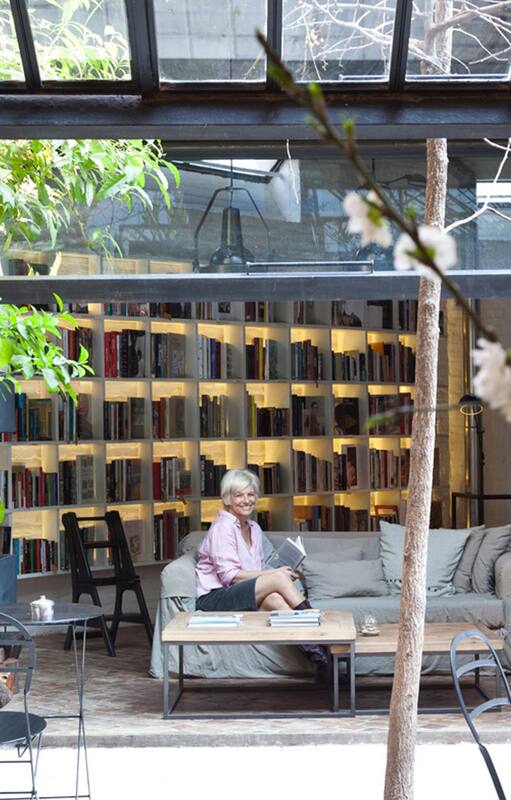 Intimidad y buena iluminación, las claves de un espacio donde reinan los libros
