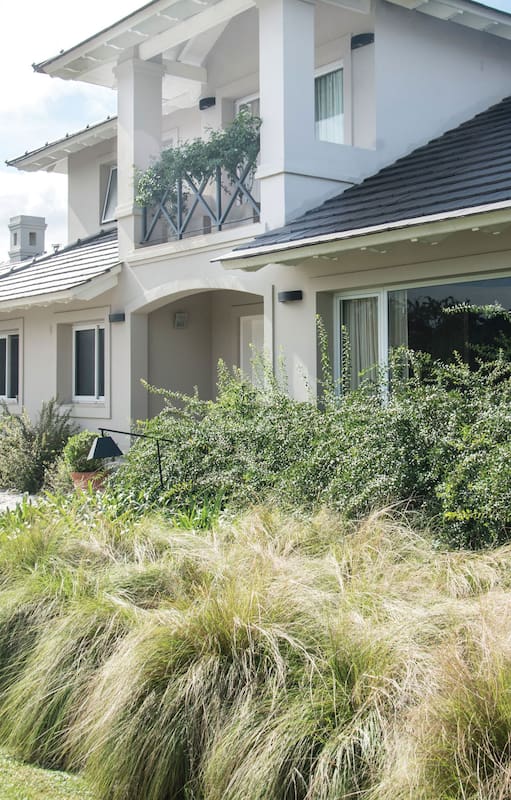 Un jardín con desniveles y el desafío de transformarlo para aprovecharlo mejor