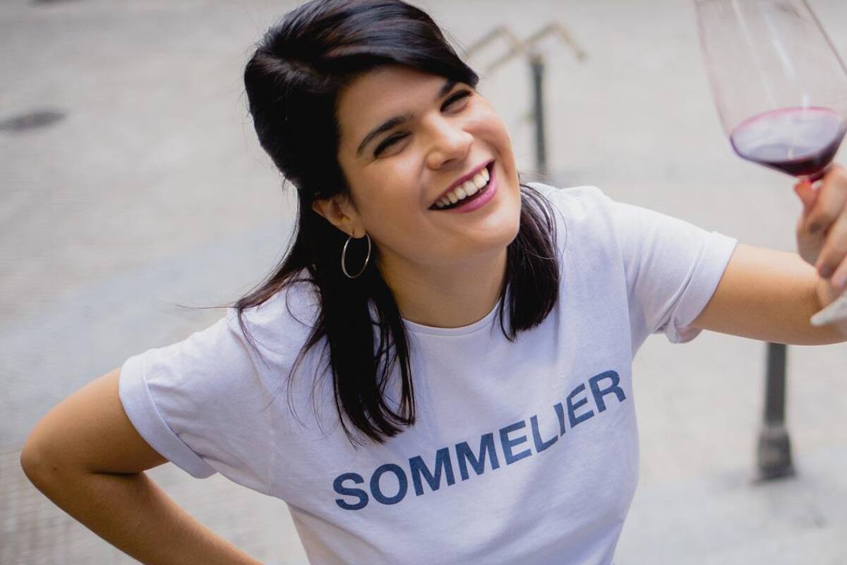 Agus de Alba, la sommelier argentina que subió el vino a un escenario teatral