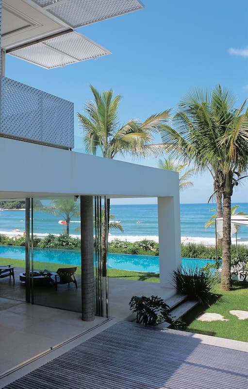 Casas fuera de serie: vivir sobre las arenas de Iporanga en una obra firmada por uno de los grandes arquitectos de Brasil