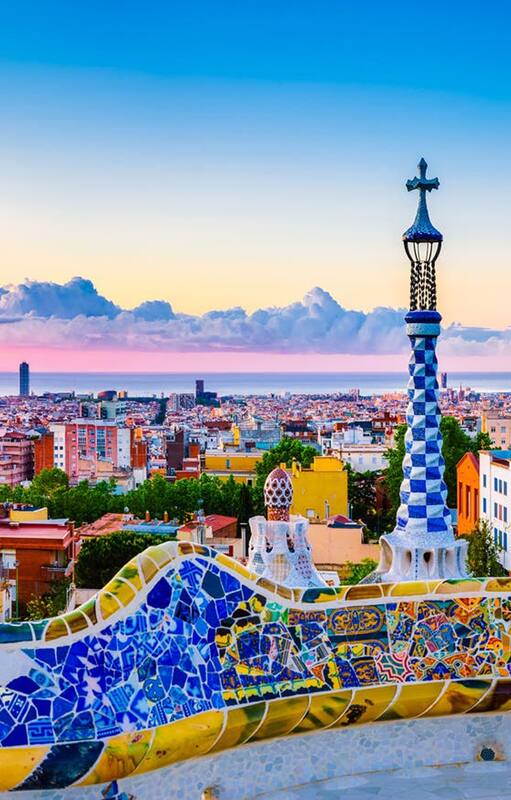 Parque Güell, una de las creaciones del genial Antonio Gaudí, con entrada accesible y vistas panorámicas de la capital catalana