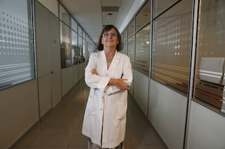 Es médica, se jubiló, y hoy sigue atiendiendo a sus pacientes como voluntaria