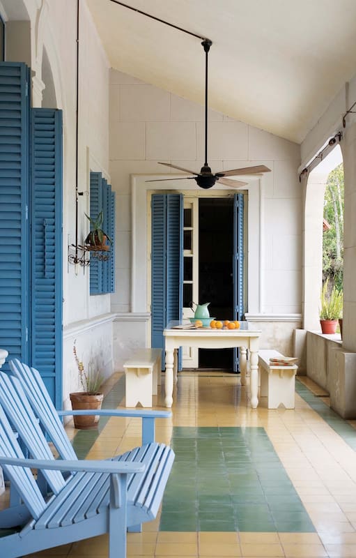 Galerías en azul. El color plácido y de moda para un espacio esencial de la casa