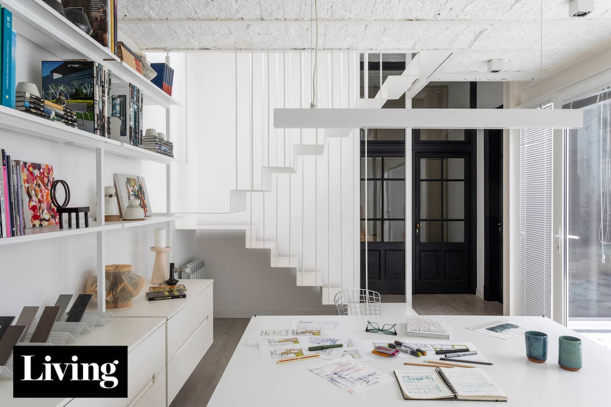 Te mostramos cómo una escalera puede ser elemento de diseño, espacio de guardado, biblioteca, galería de arte y toilette camuflado