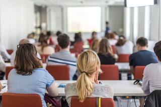 Cosa de minas: hacer cursos (algunos muy buenos, otros muy malos)