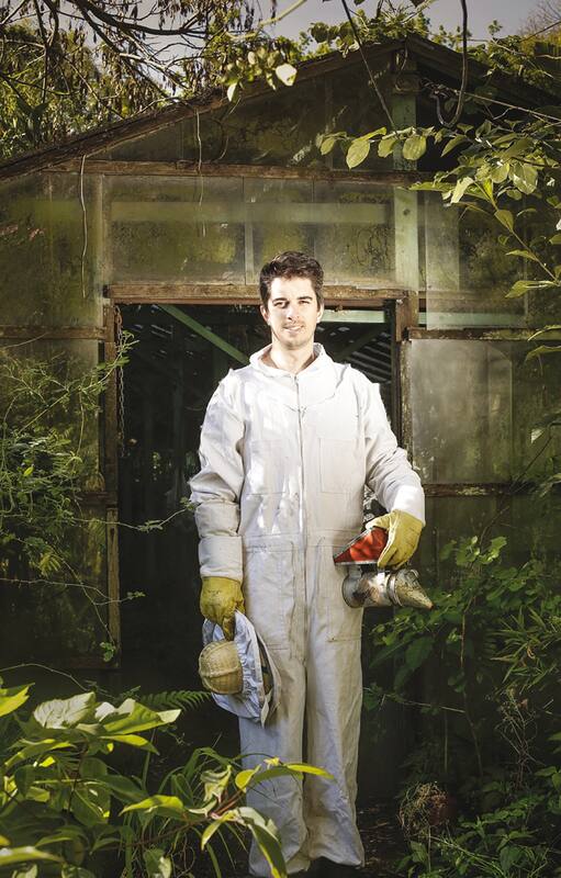 Matías Viel, entrenador de abejas