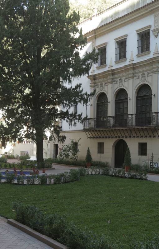 La historia del Palacio Noel, la joya del estilo neocolonial vecina del Kavanagh