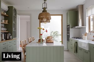 Cuál es y cómo usar el color que gana terreno en las cocinas
