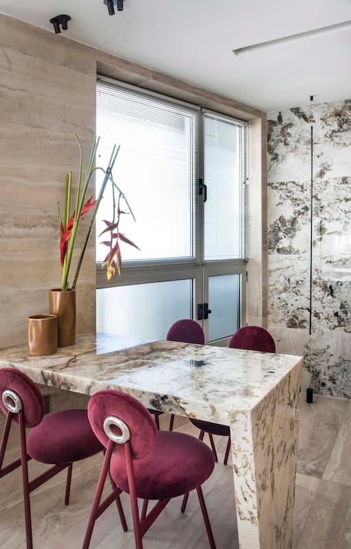 Efecto White Lotus: un joven arquitecto trasladó la estética wellness de la serie a un departamento en Palermo