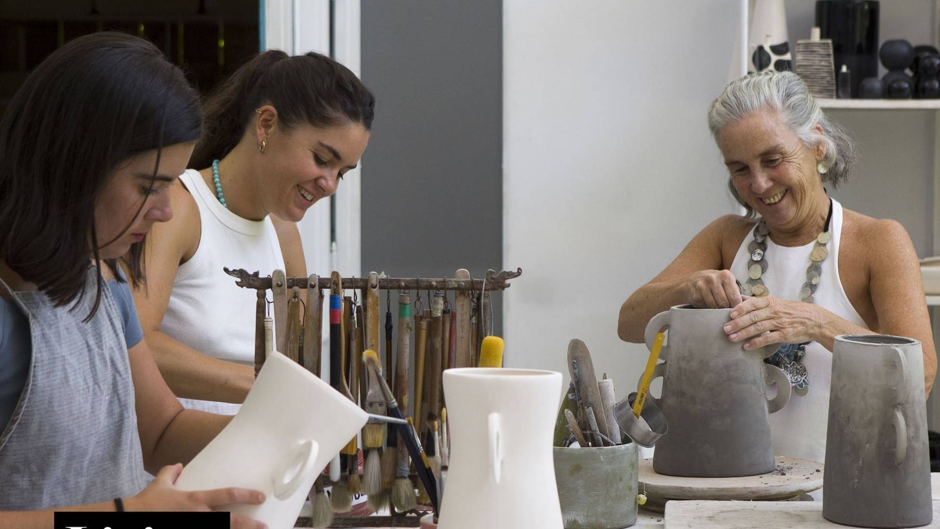Visitamos la colorida casa y el taller de la gran ceramista Ángeles Castro Corbat
