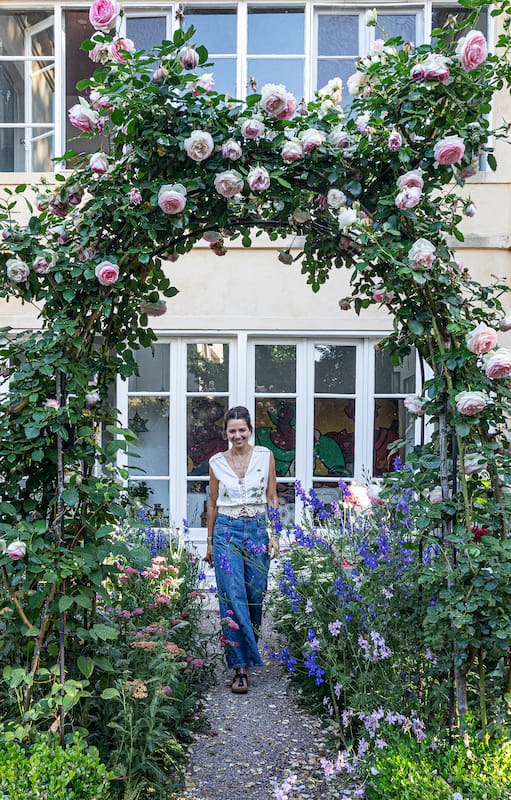 Qué plantas trepadoras con flores elegir para vestir tu pérgola