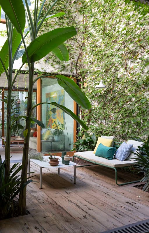 Cómo crear espacios frescos y relajados en casa este verano