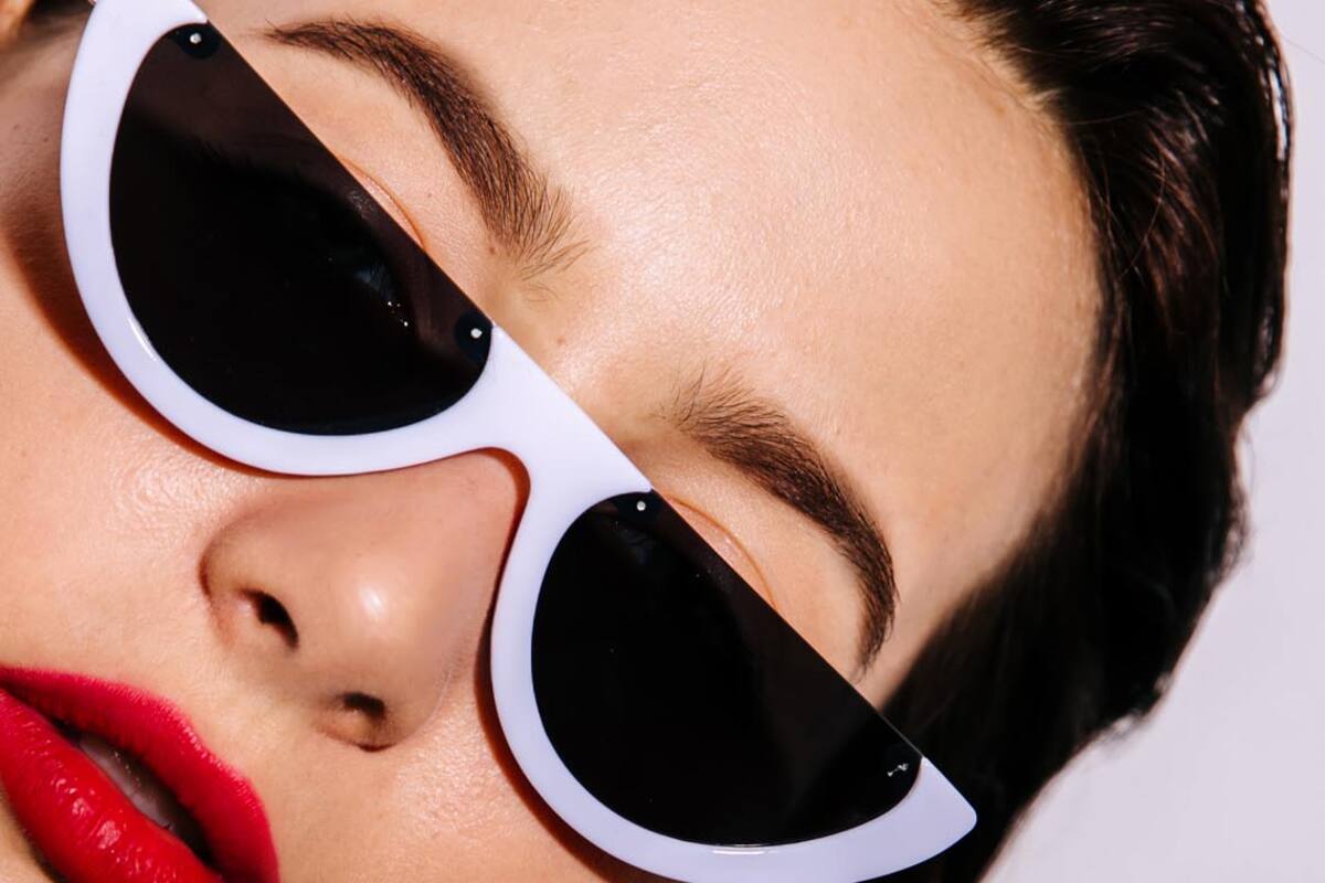 ¿Moda inútil? Ahora se usan los anteojos de sol que apenas cubren los ojos