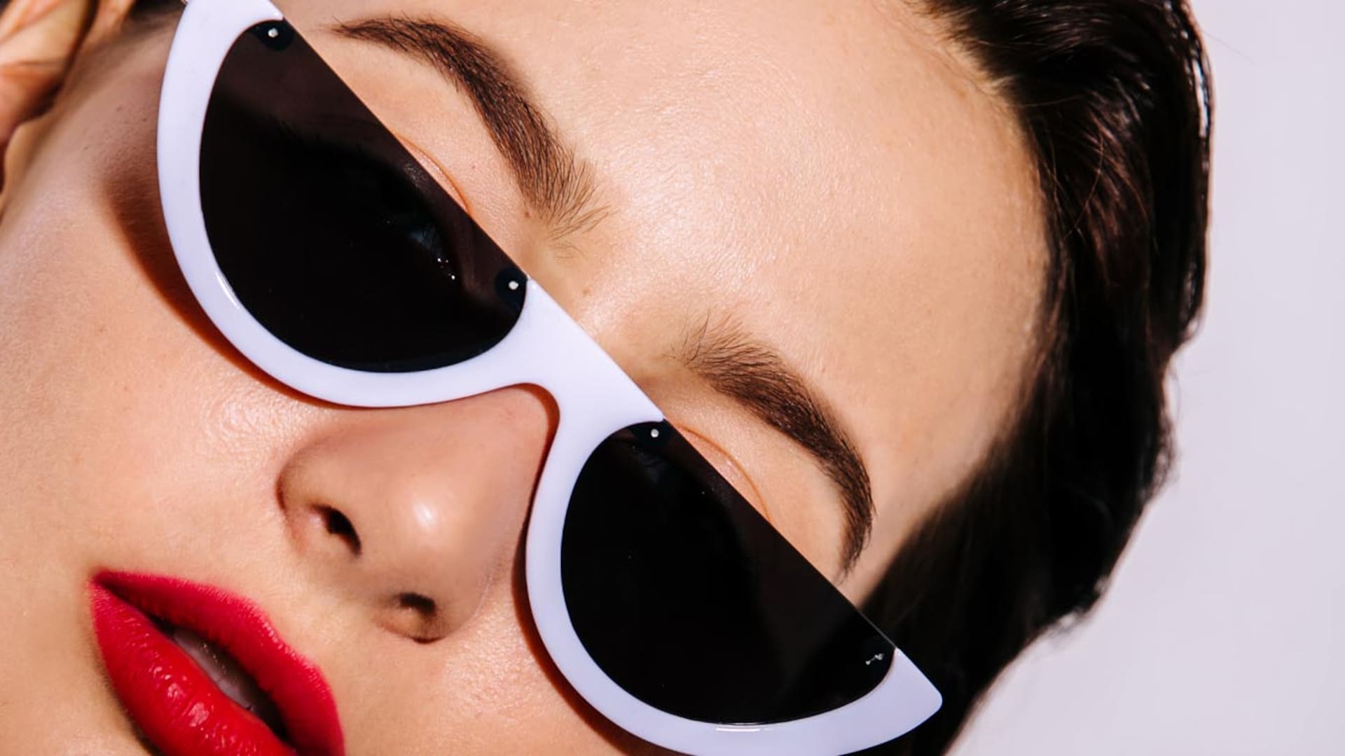 ¿Moda inútil? Ahora se usan los anteojos de sol que apenas cubren los ojos