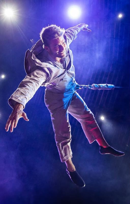 Resiliencia: Boris Bakst, el chico de Fuerza Bruta que cayó desde el aire y volvió a volar
