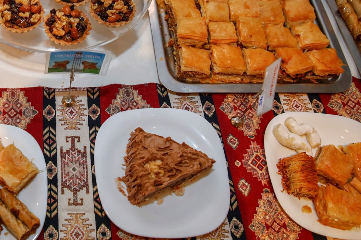 Desde 1979: el restaurante de comida armenia atendido por alumnos y sus padres