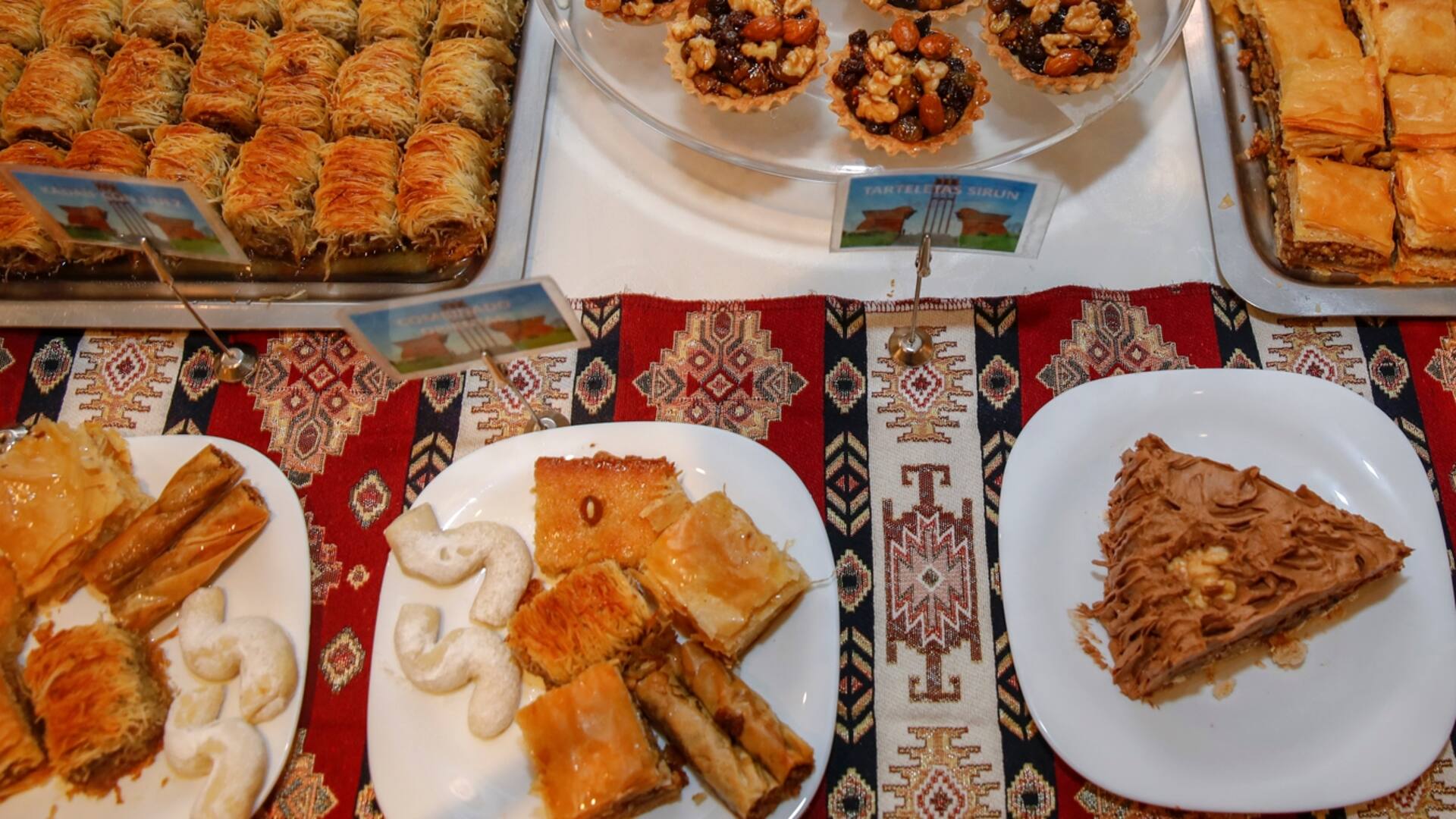 Desde 1979: el restaurante de comida armenia atendido por alumnos y sus padres