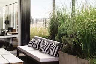 Antes y después: una terraza rediseñada para soportar viento y sol constantes