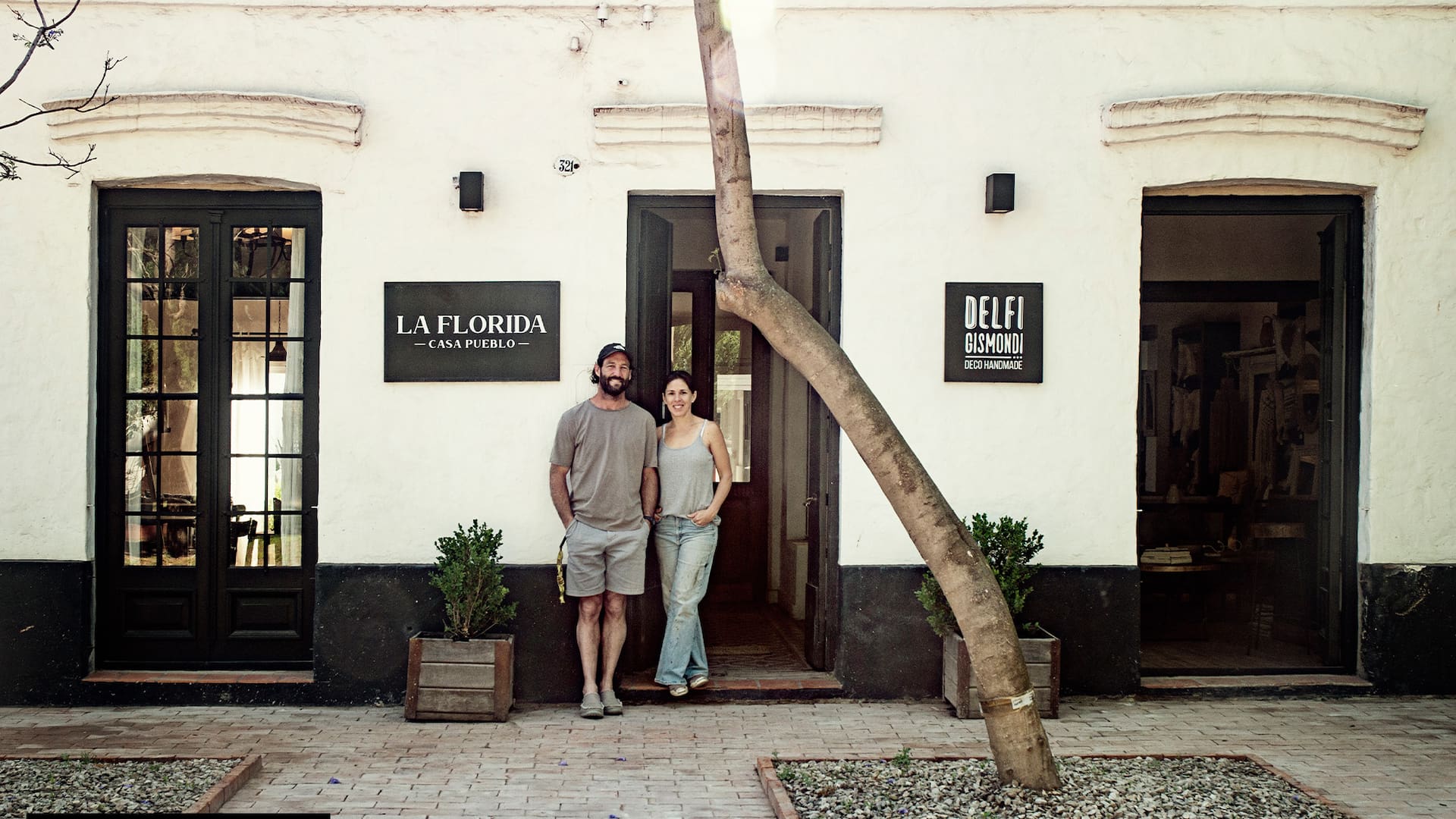 Una pareja convirtió en hotel su casa de 1900 en San Antonio de Areco, local deco incluido