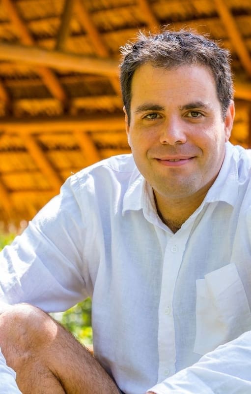 Vivir en la naturaleza: el argentino rebelde que recorrió el mundo y creó una ecovilla en Costa Rica