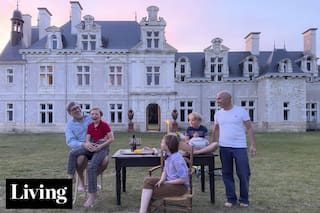 Es correntino y se mudó con su familia a este castillo en Francia que levantaron de la ruina