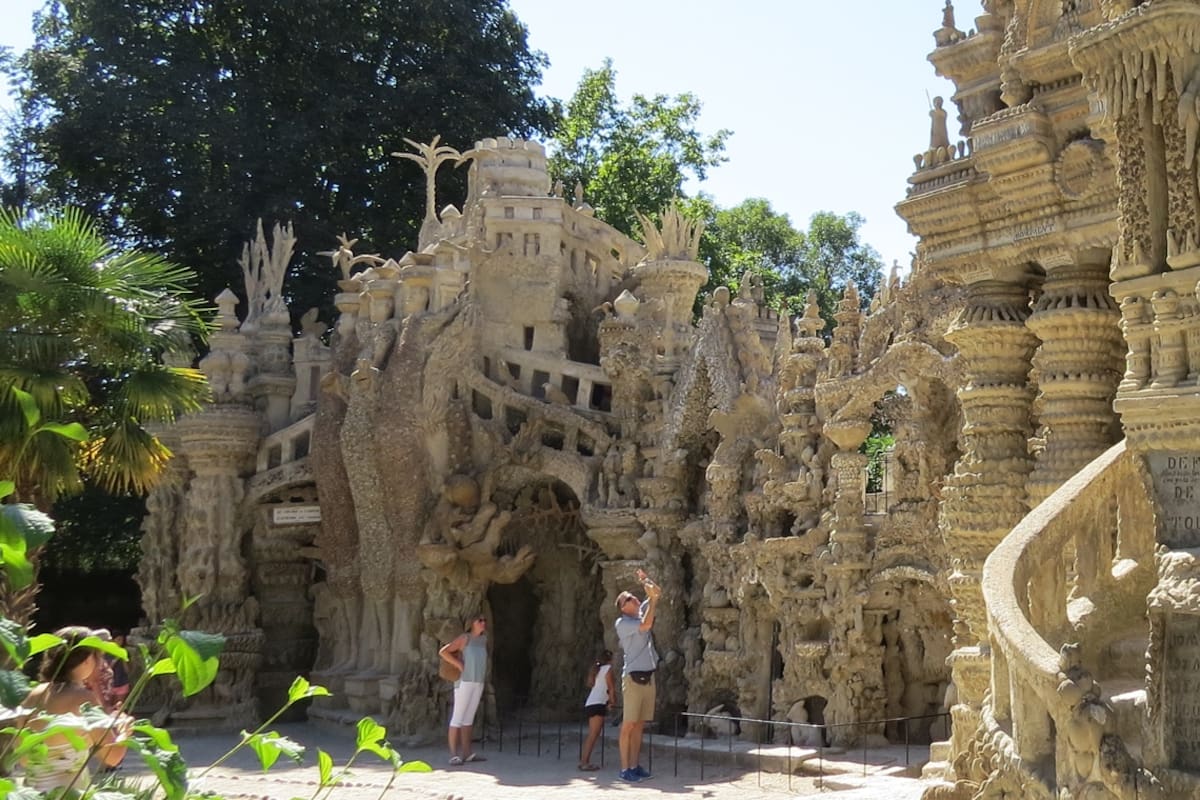 Cheval. La historia del cartero que levantó una piedra y construyó un palacio