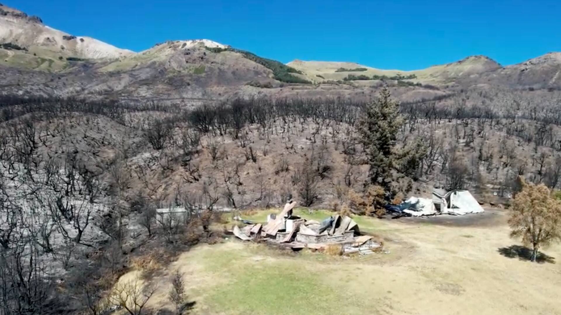 “Nos quedamos sin nada”. Se instalaron en un paraíso prístino de la Patagonia y lo perdieron todo por el fuego
