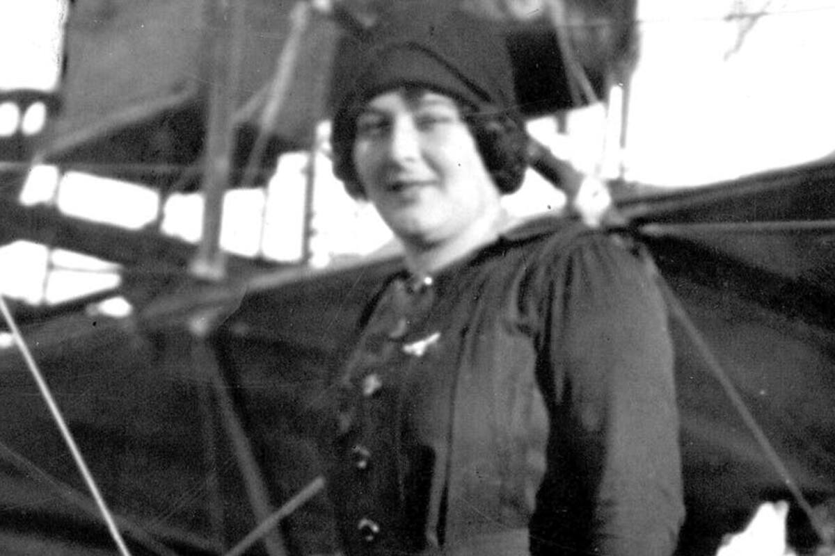 Obstetra, estudió música, pero pasó a la historia como la primera aviadora argentina