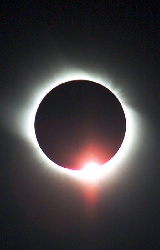 Esperando el eclipse: cómo viajar a las provincias donde se verá mejor