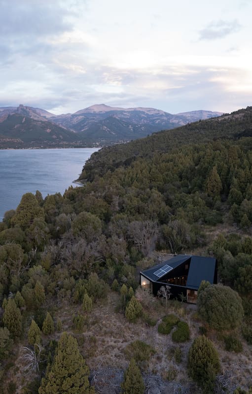 Los secretos constructivos de una casa sustentable en la aldea patagónica que todos quieren visitar