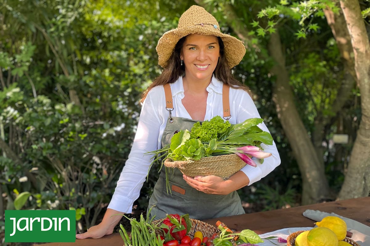 Fue modelo en los 90, se transformó en influencer jardinera y acaba de sacar un libro de recetas